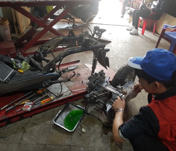 Làm Bạc Piston xe tay ga  .