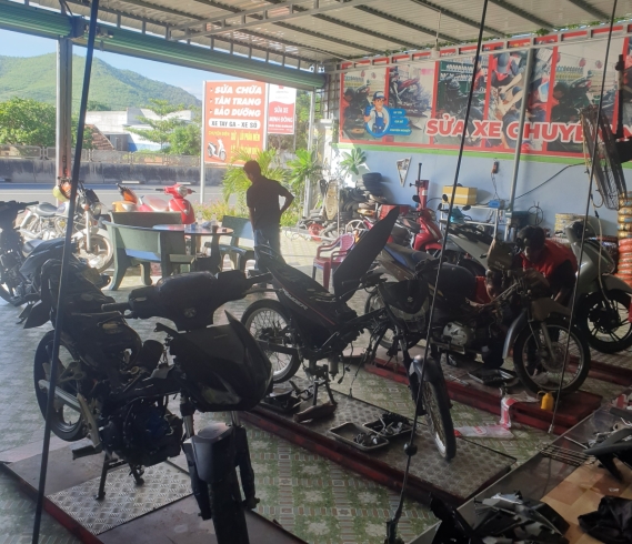 SỬA XE LƯU ĐÔNG  CỨU HỘ XE MÁY THÀNH PHỐ  HCM liên hệ  : 0908 568 512